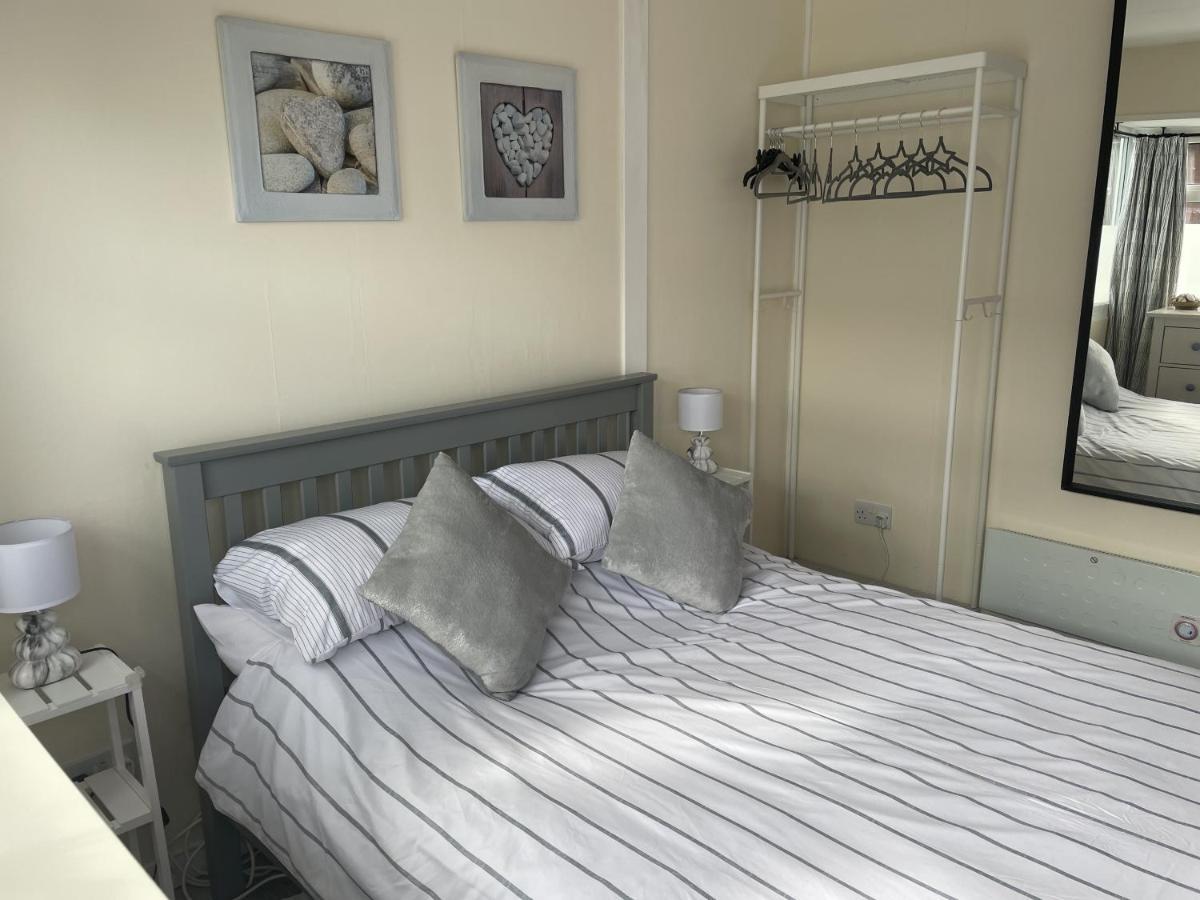 Pebbles 144 South Shore 2 Bed Chalet 2 Dog Friendly, Sleeps 4 Bridlington Exterior photo